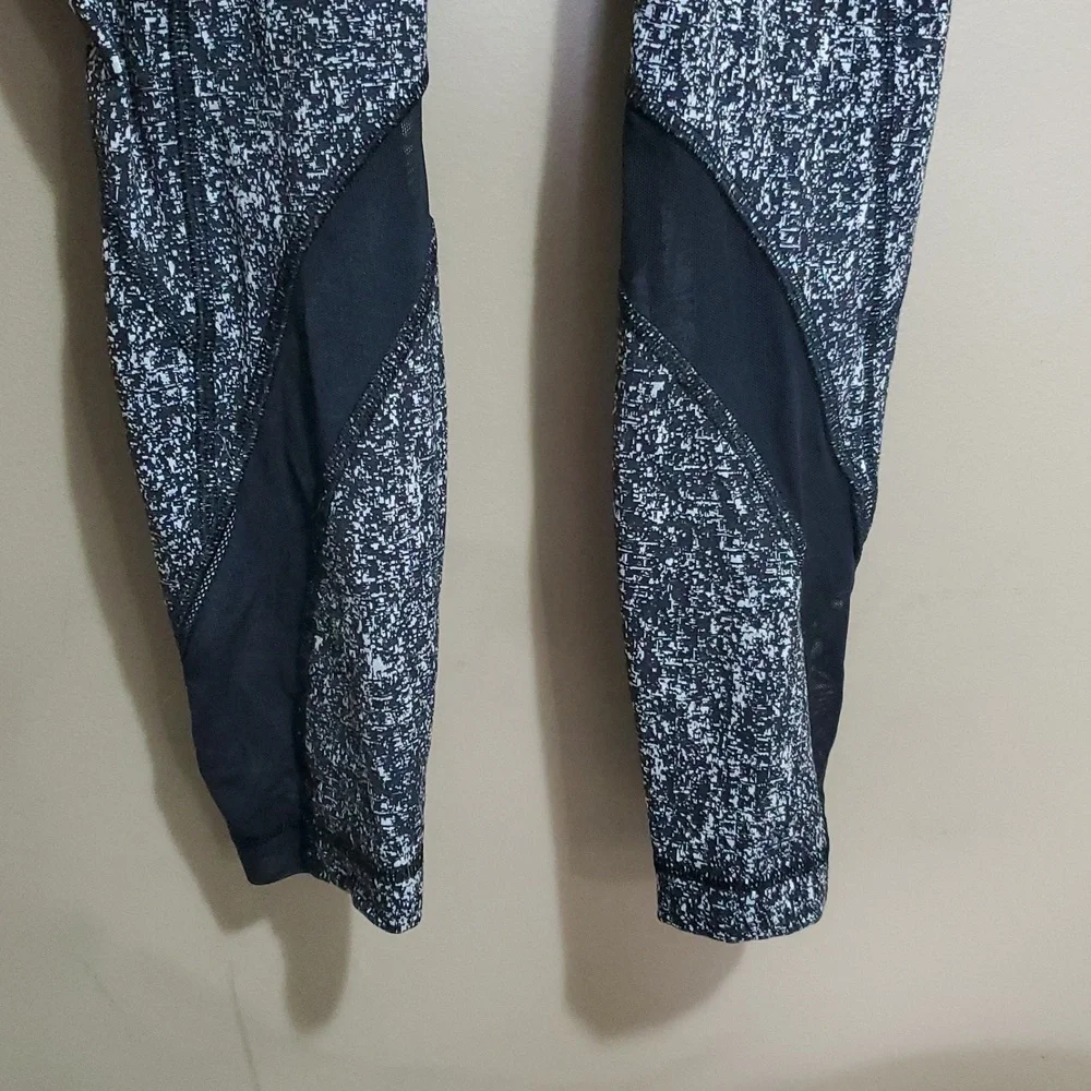 Lululemon Black White Splash Inspire 11 Leggings Size 2 - Picture 3 of 6